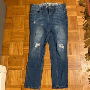 Relaxed & distressed boyfriend jean